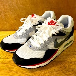 Men’s Nike airs size 9.5 just like new , worn around the shop
